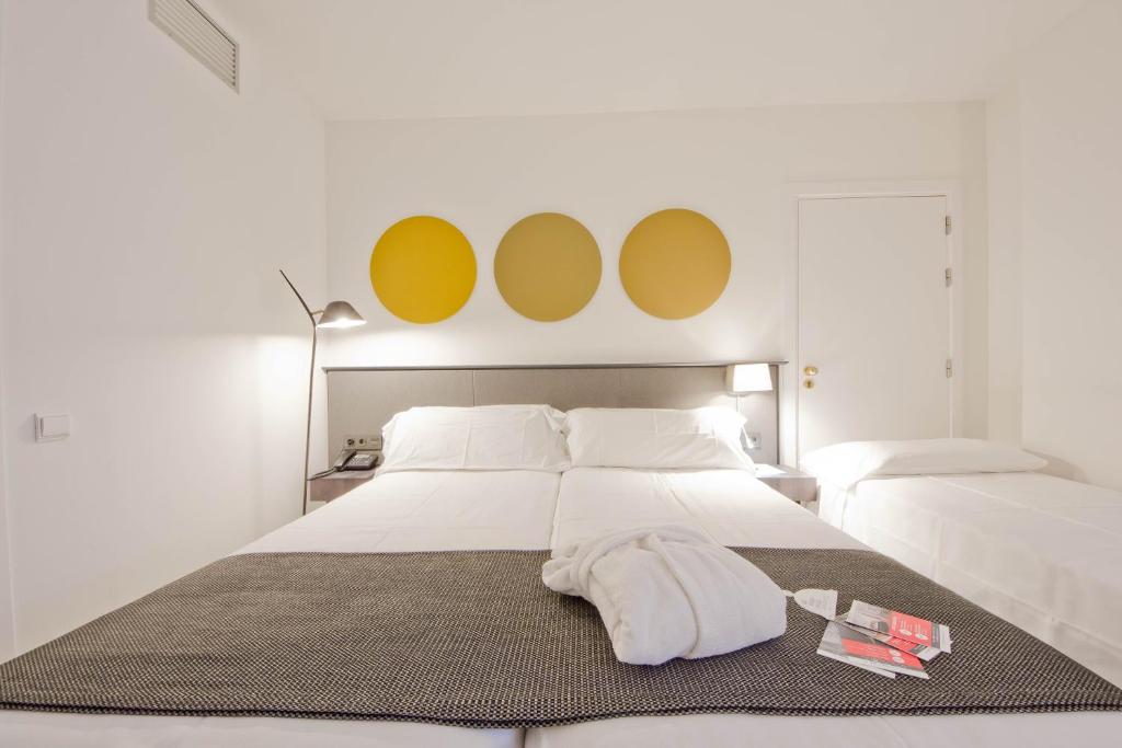Aparthotel Atenea Valles - Triple Room