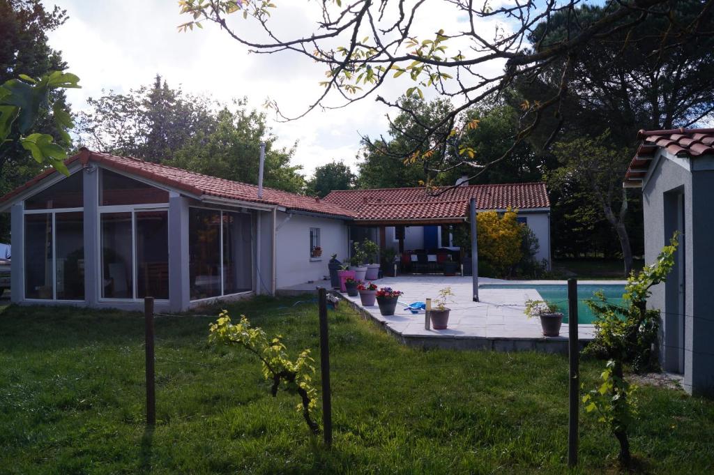 a house with a patio and a pool at Les Agapanthes du frontonnais in Bouloc