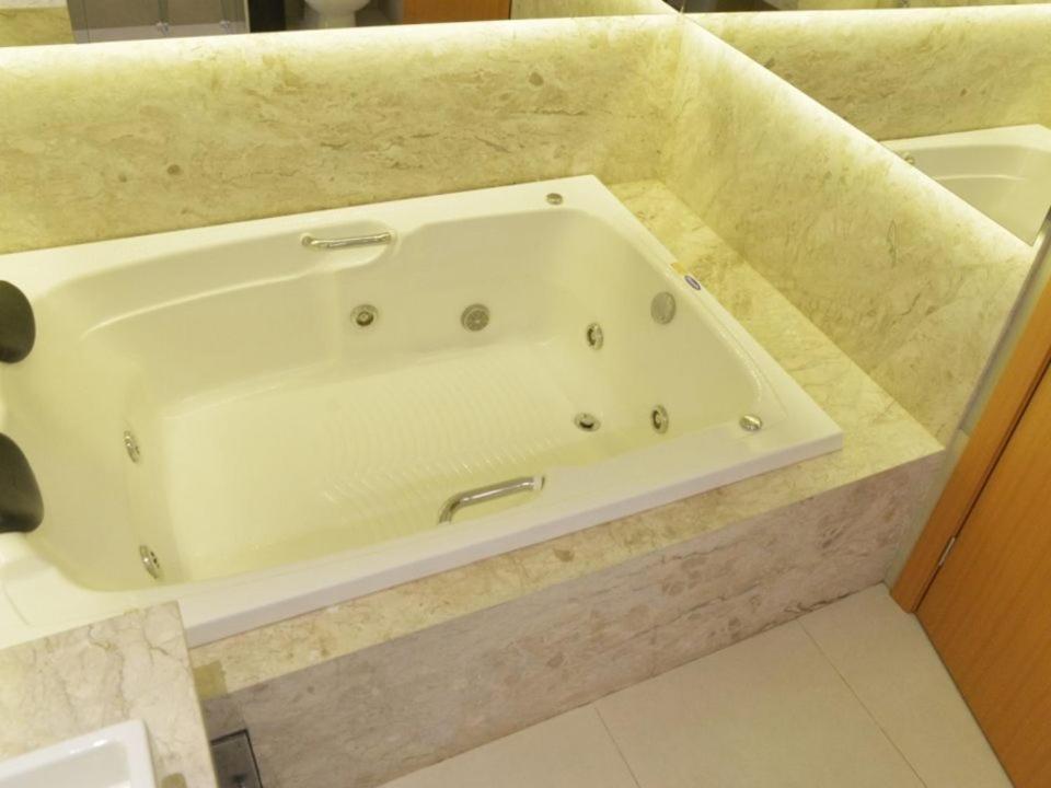  Dubai Suites