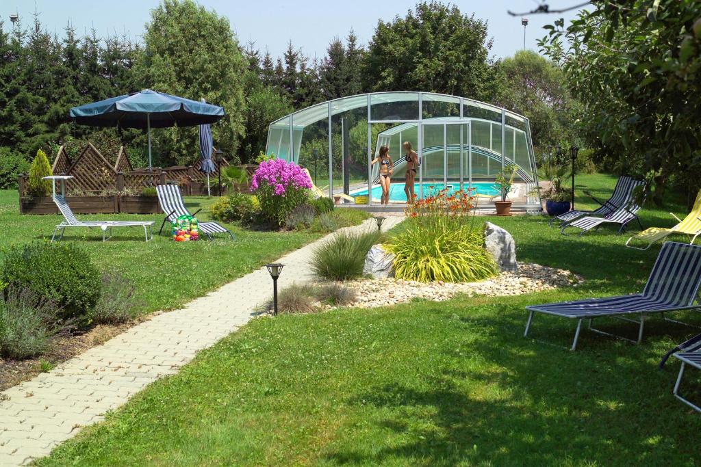 Bazén v ubytování Hotel Garni Thermenoase nebo v jeho okolí