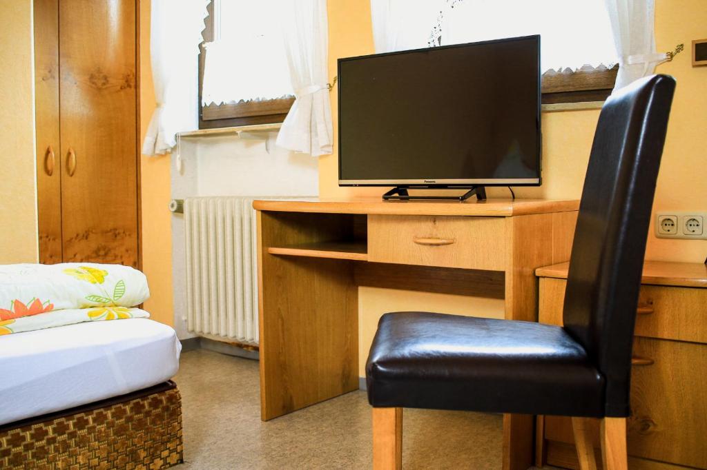 TV a/nebo společenská místnost v ubytování Gasthof Kornbachtal