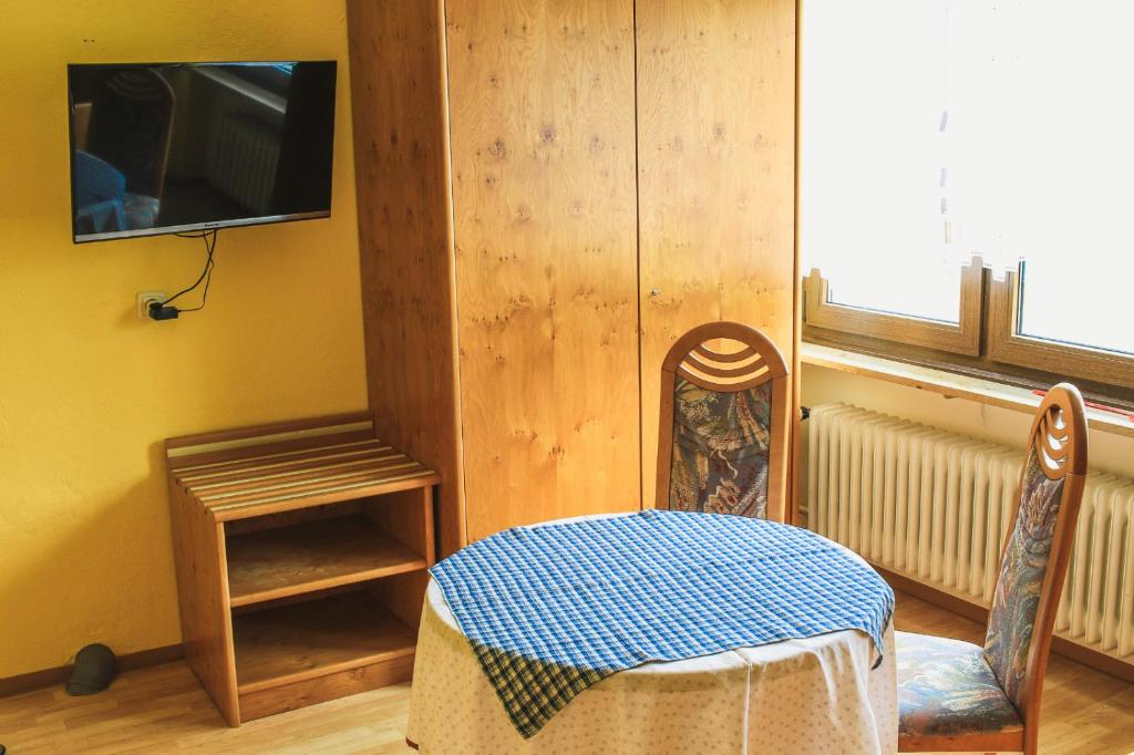 TV a/nebo společenská místnost v ubytování Gasthof Kornbachtal