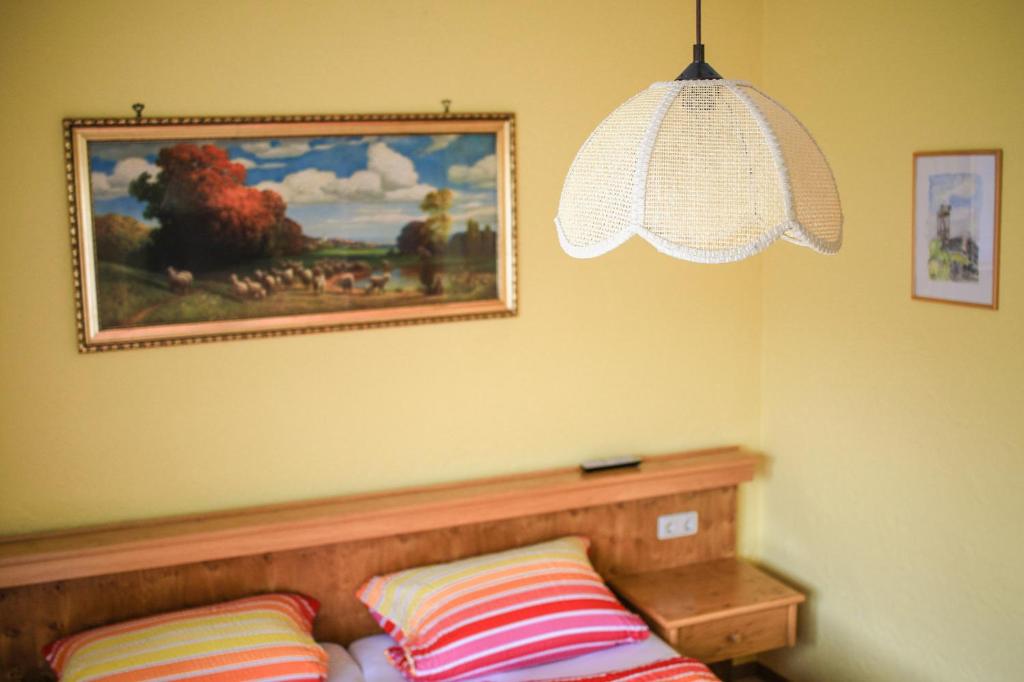 Postel nebo postele na pokoji v ubytování Gasthof Kornbachtal