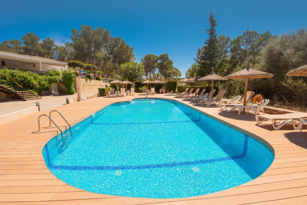 Бассейн в Hotel Playa Mondrago или поблизости
