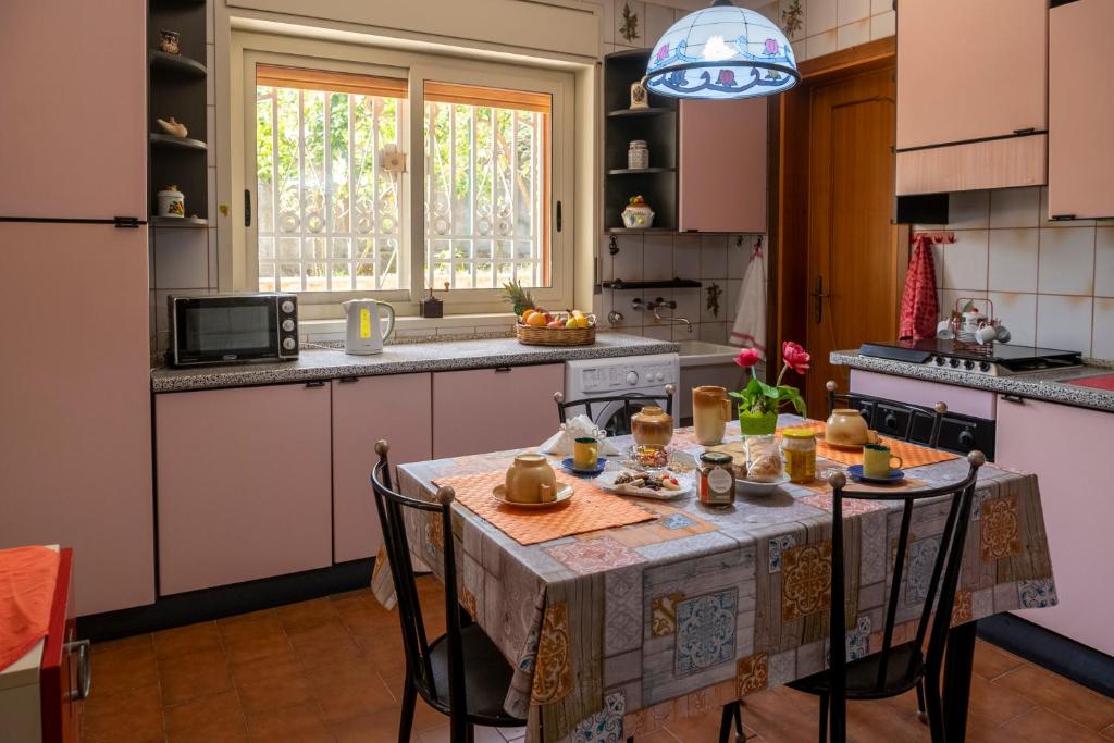 Kuchnia lub aneks kuchenny w obiekcie Casa vacanze Gioia