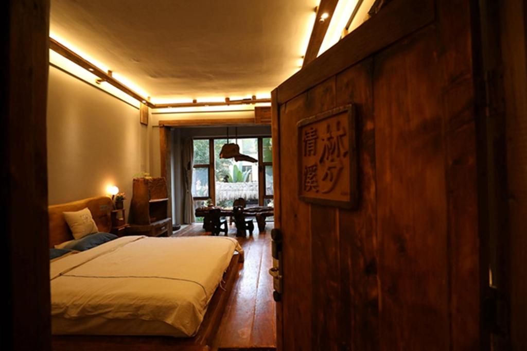 Postel nebo postele na pokoji v ubytování Yunlu Lianxin Guesthouse