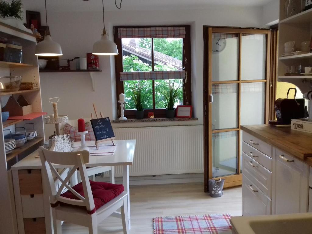 Kuchyňa alebo kuchynka v ubytovaní Ferienwohnung Wiesmühlstrasse
