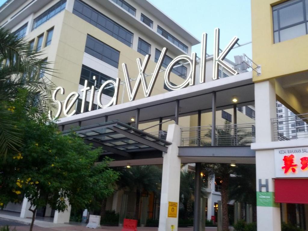 a building with the sign for sichuan wuhan at Signature Hotel @ Puchong Setiawalk in Puchong