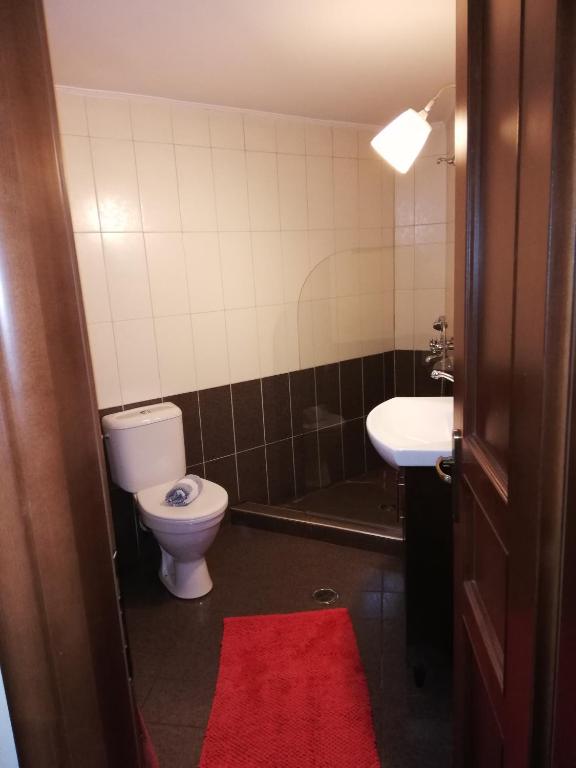 Koupelna v ubytování Stavraetos