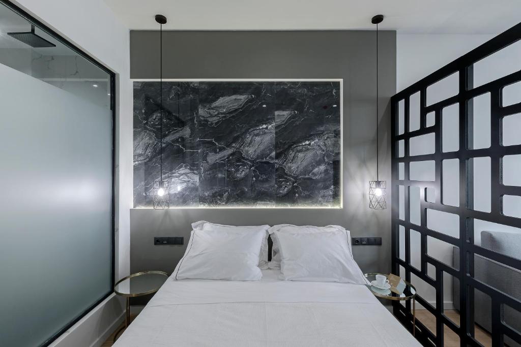 Postel nebo postele na pokoji v ubytování Philosofia Athens Suites