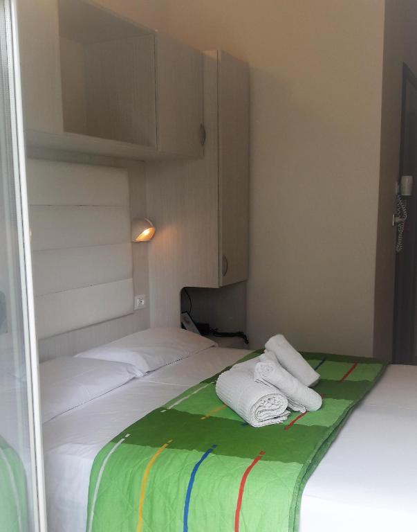 A bed or beds in a room at Hotel Imperiale