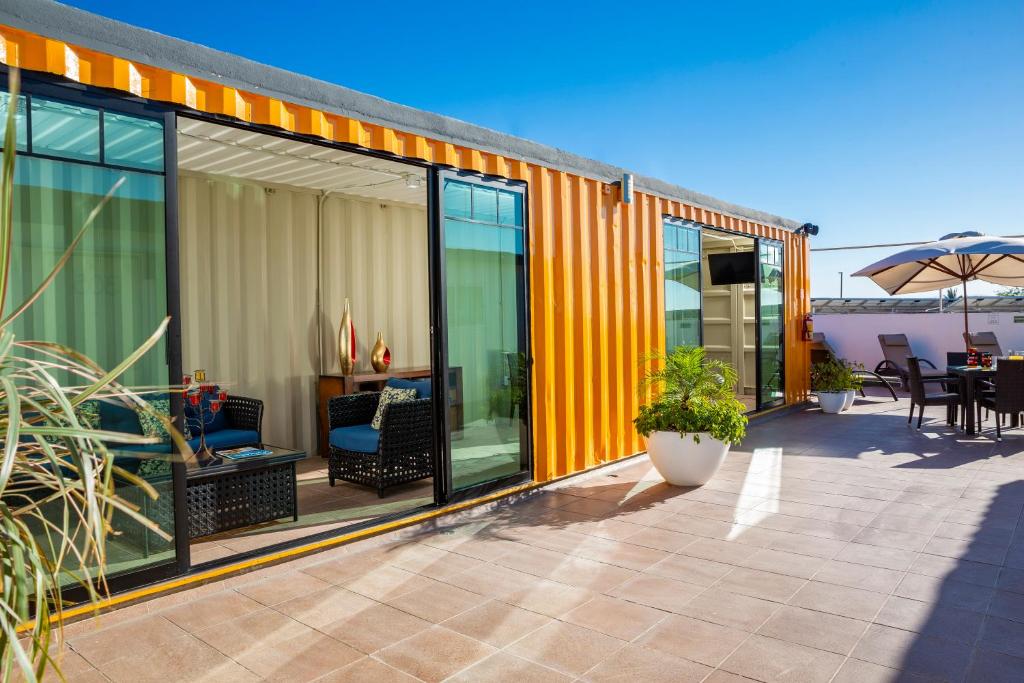 Patio nebo venkovní prostory v ubytování Container Inn Hotel Aeropuerto
