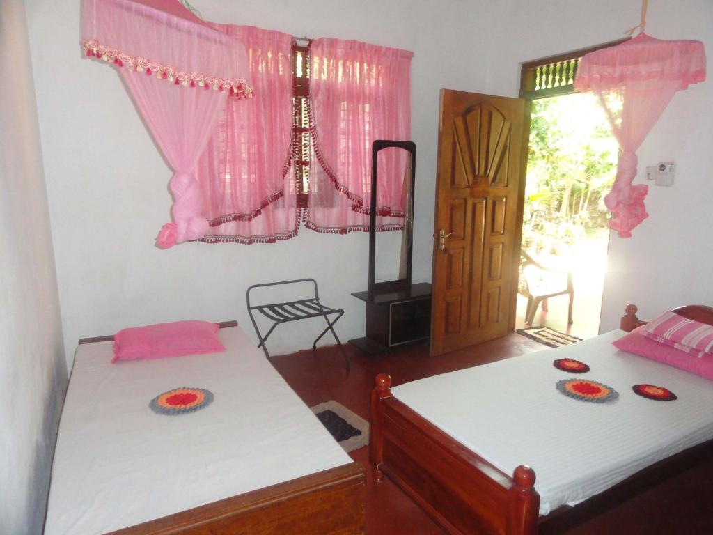 Postel nebo postele na pokoji v ubytování Lak Nilla Guest House