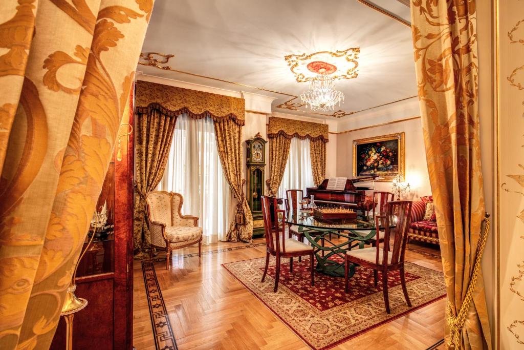 a dining room with a table and chairs at Domus Vittoria - The Luxury Quintessence in Sorrento