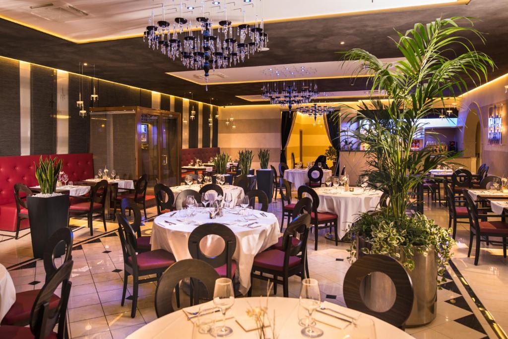 Restauracja lub miejsce do jedzenia w obiekcie Best Western Plus Hotel Modena Resort