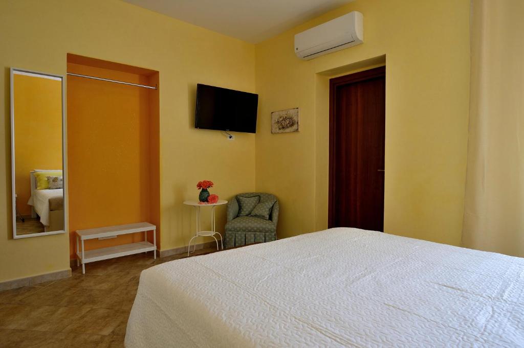 TV a/nebo společenská místnost v ubytování LUMIE DI SICILIA