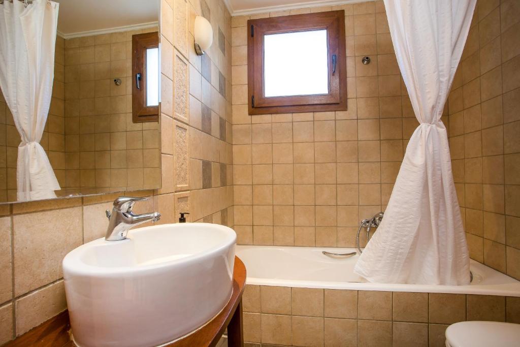 Baðherbergi á Apartment Ivy Kallithea