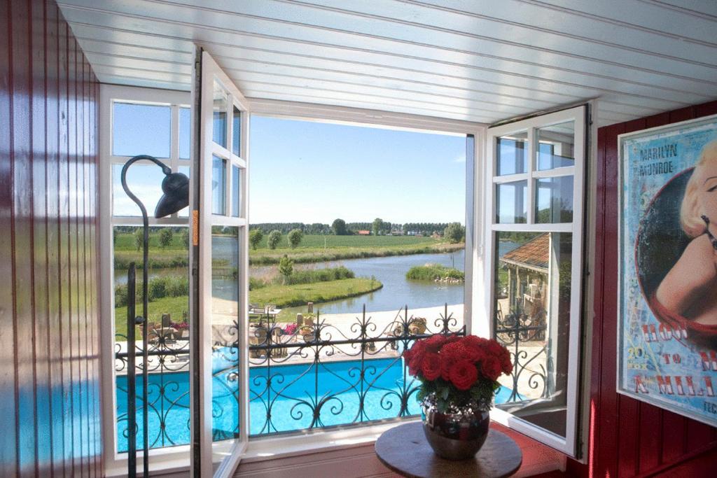 Bazén v ubytování Guesthouse Ensenada nebo v jeho okolí