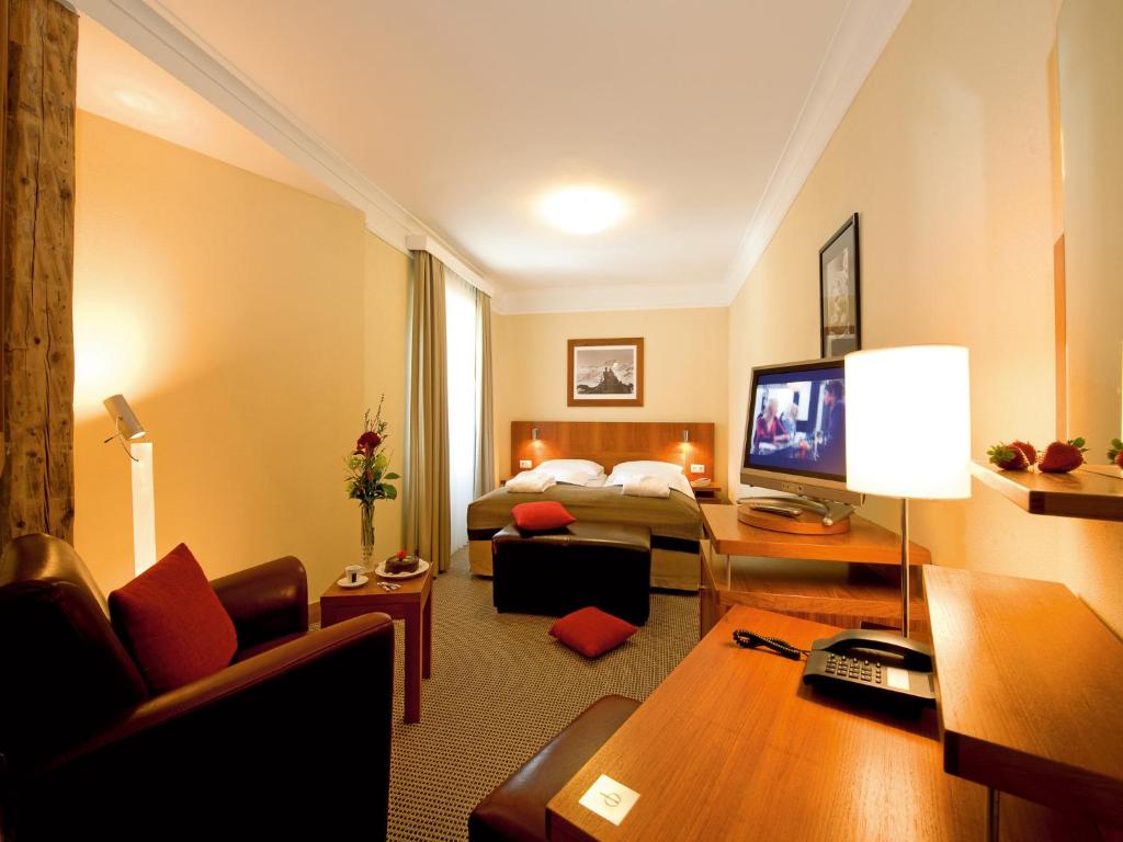 TV a/nebo společenská místnost v ubytování Hotel Post