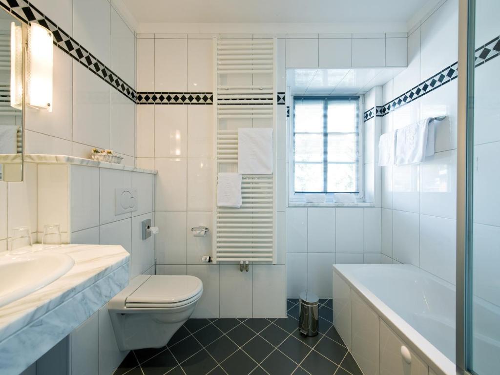 Koupelna v ubytování Hotel Post