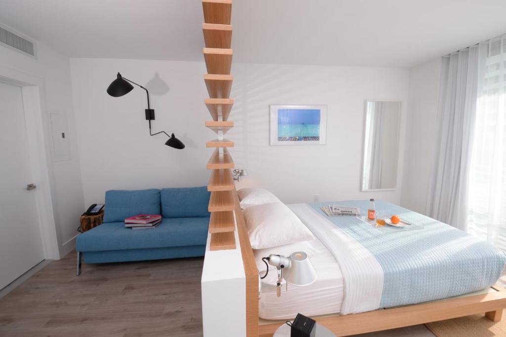 6080 Design Hotel by Eskape Collection - Urban Studio With Kitchenette And Standing Balcony