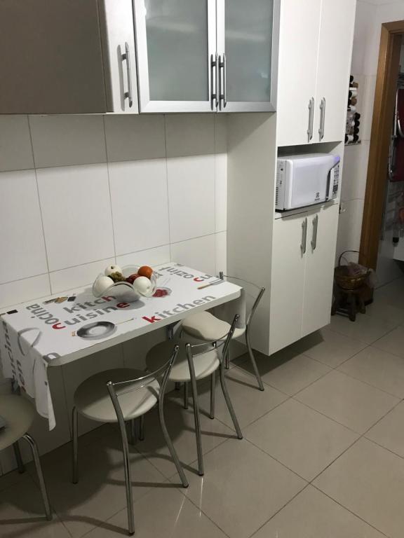  Quarto agradável no Gonzaga em Santos