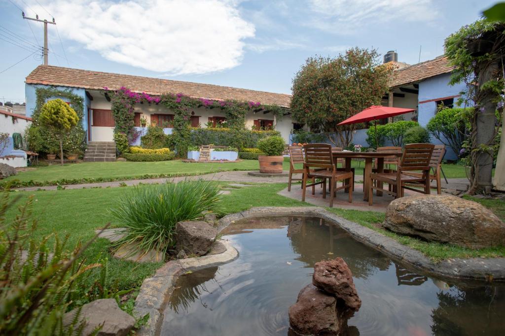 Un jardín fuera de La Casa Azul Huasca & Restaurante La Terraza