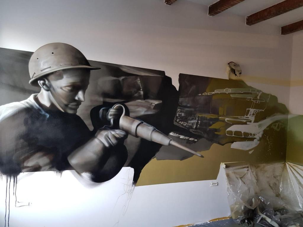 a painting of a man with a boxing glove at B&B The Project in Heerlen