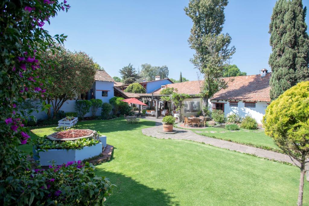 Un jardín fuera de La Casa Azul Huasca & Restaurante La Terraza