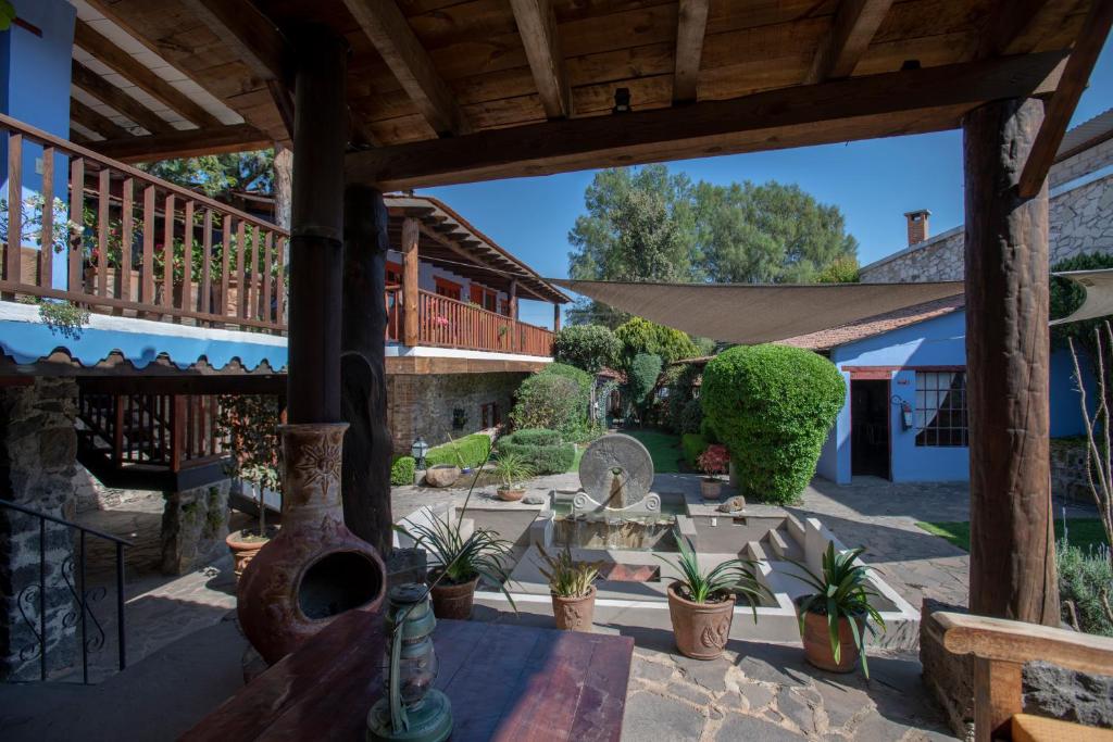 Un jardín fuera de La Casa Azul Huasca & Restaurante La Terraza