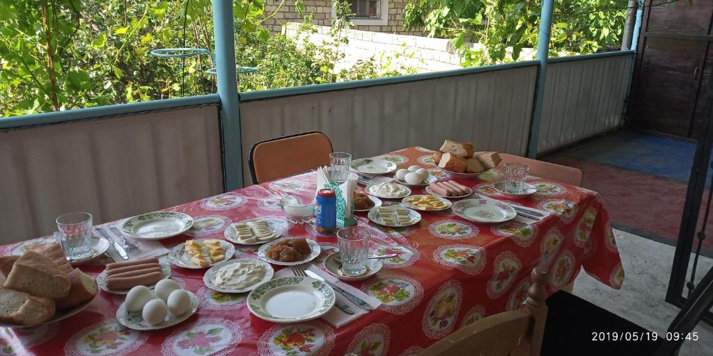 Jídlo v hostelu nebo okolí