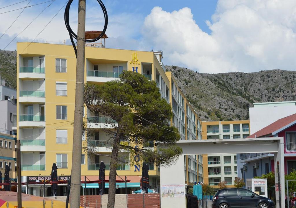 Nespecifikovaný výhled na hory nebo výhled na hory při pohledu z apartmánu