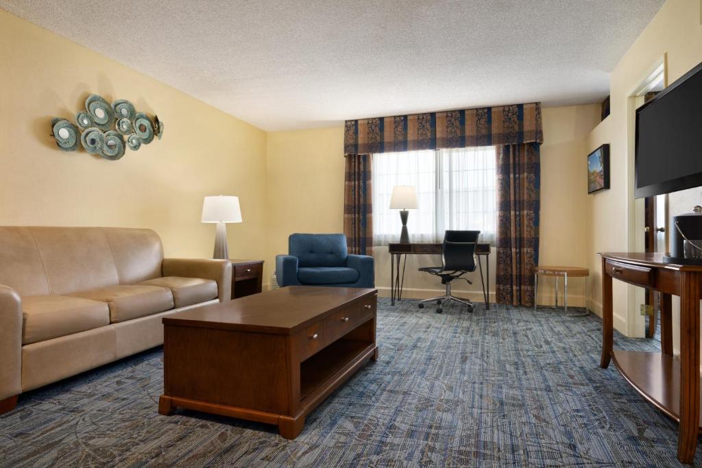 Ramada by Wyndham Spokane Airport - Suite King De Una Habitación, No Fumador