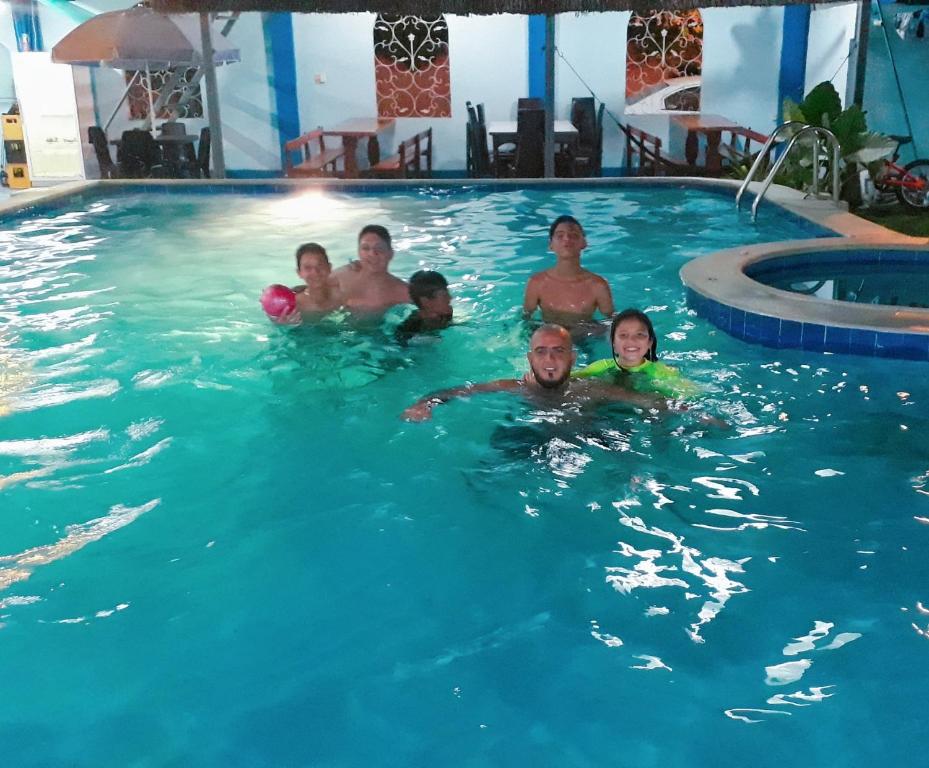 Bazén v ubytování Hostal Aruba nebo v jeho okolí
