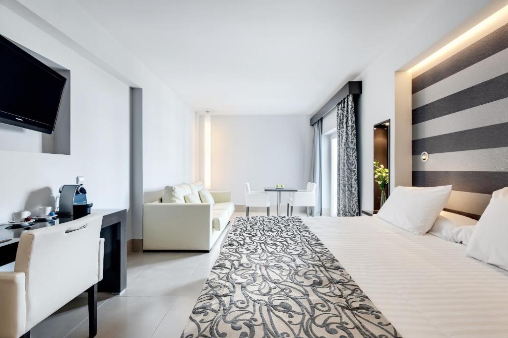 TV a/nebo společenská místnost v ubytování Barceló Hamilton Menorca - Adults Only