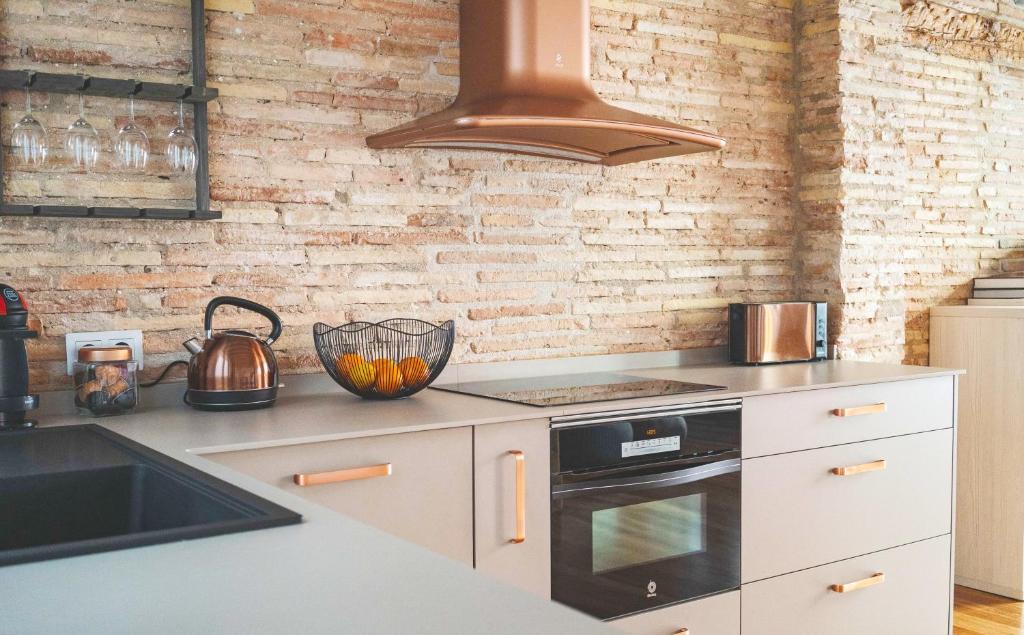Lux Wood Loft with Air Con & Lift - One-Bedroom Apartment