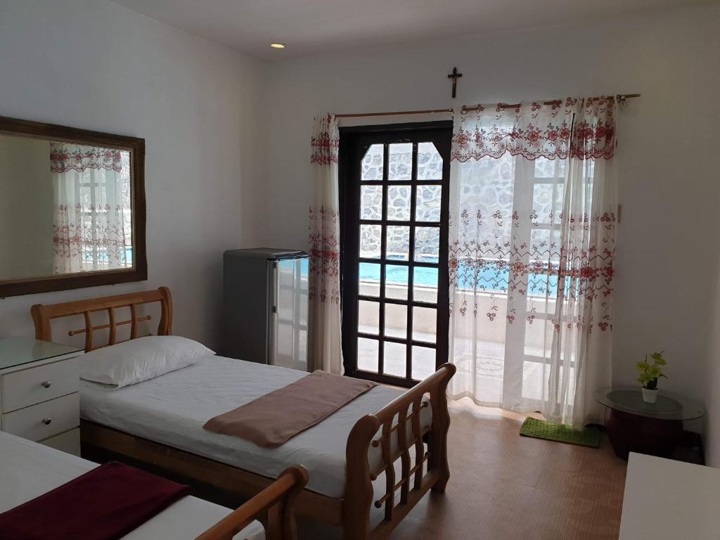 Postel nebo postele na pokoji v ubytování Raya Del Sol Dive Resort