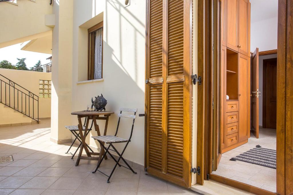 Svalir eða verönd á Apartment Ivy Kallithea