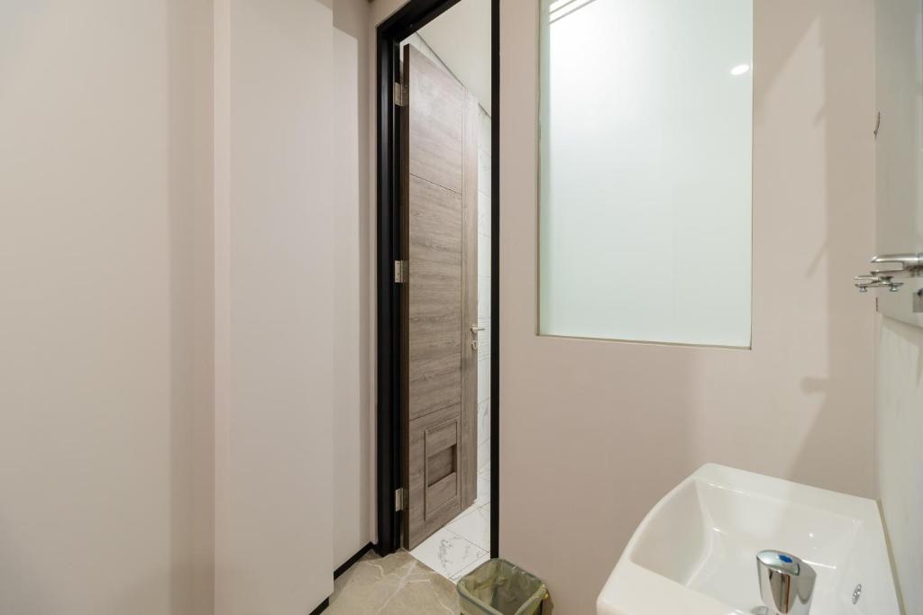 Koupelna v ubytování RedDoorz Plus near Senayan City