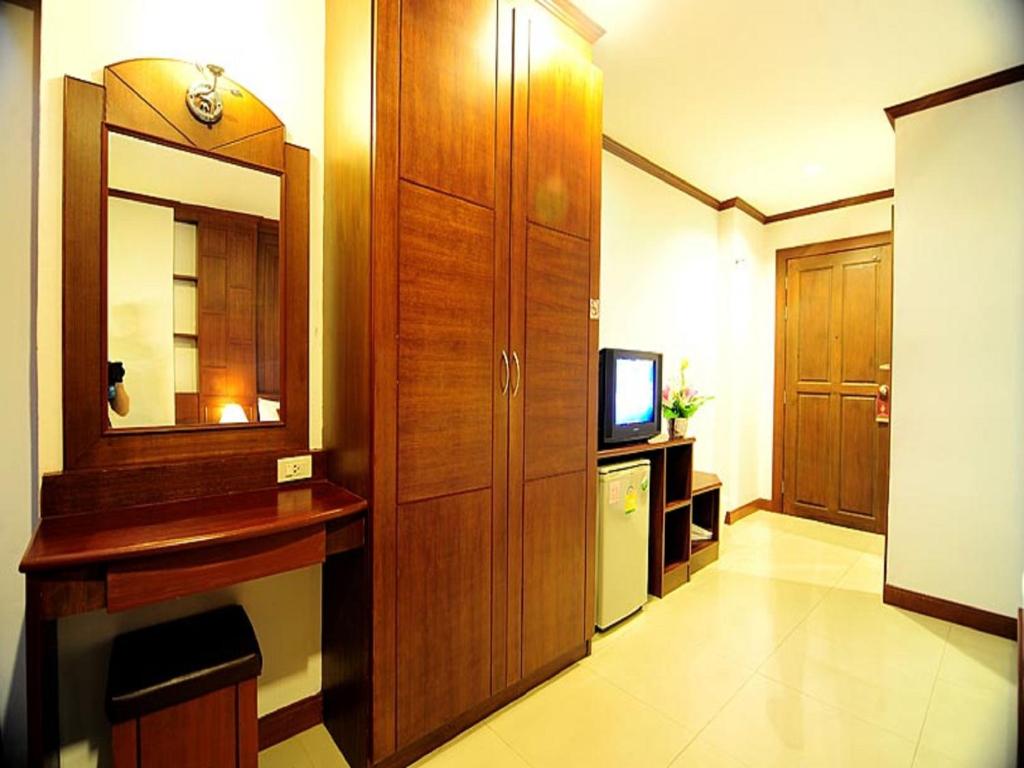 TV a/nebo společenská místnost v ubytování Arita Hotel Patong