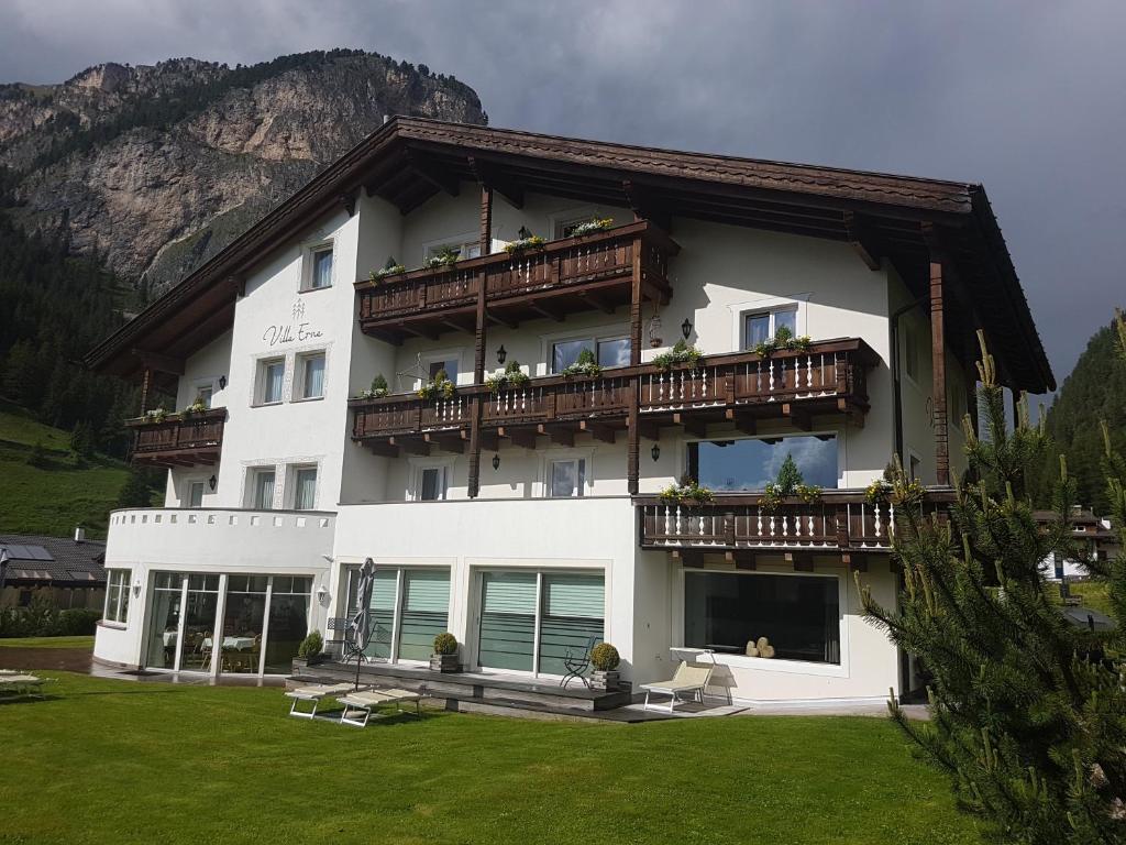 Nespecifikovaný výhled na hory nebo výhled na hory při pohledu z hotelu