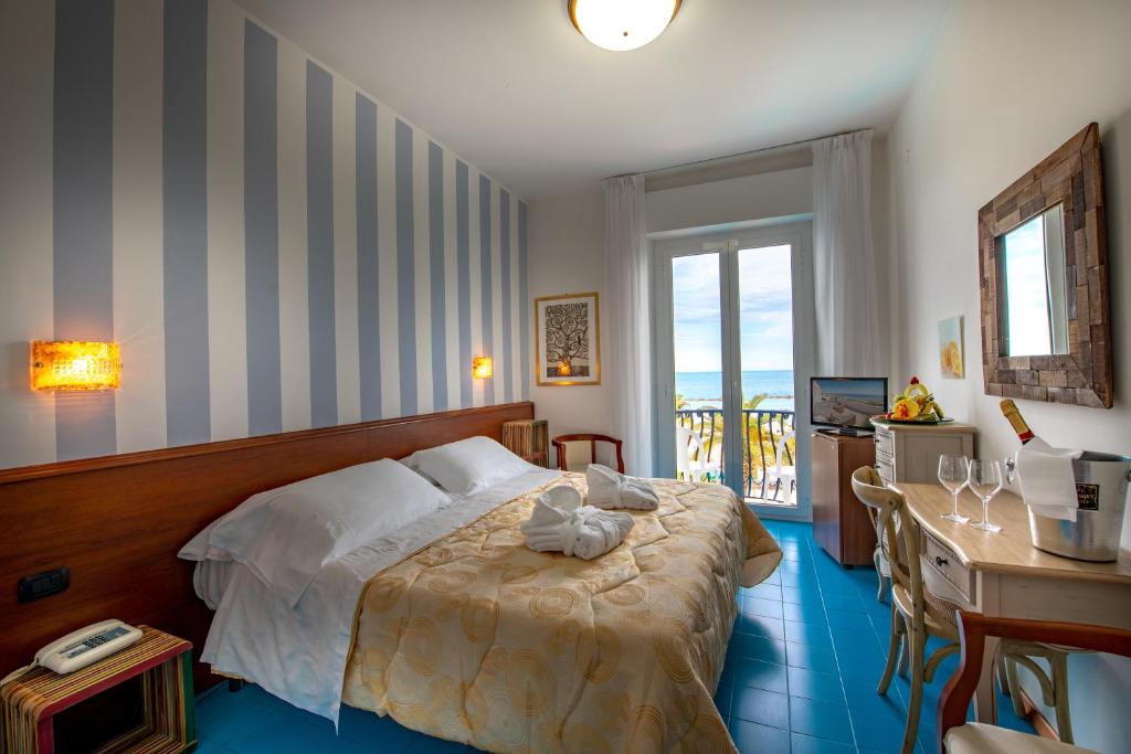 Łóżko lub łóżka w pokoju w obiekcie Grand Hotel Excelsior