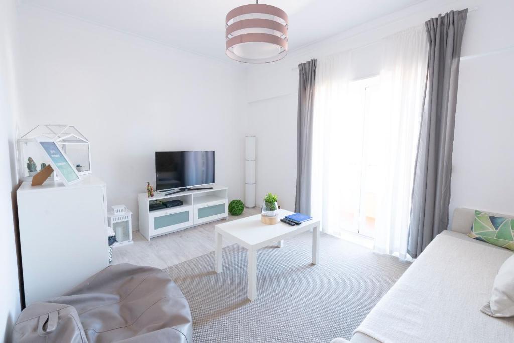 Μια τηλεόραση ή/και κέντρο ψυχαγωγίας στο The Yellow House Cascais