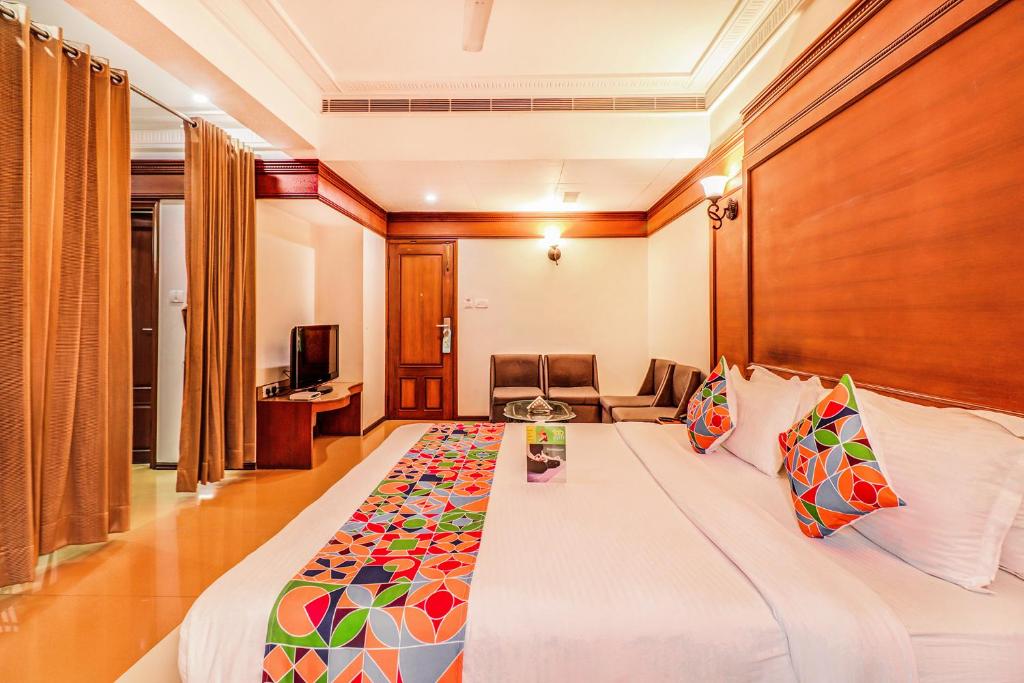 Postel nebo postele na pokoji v ubytování Hotel Summit