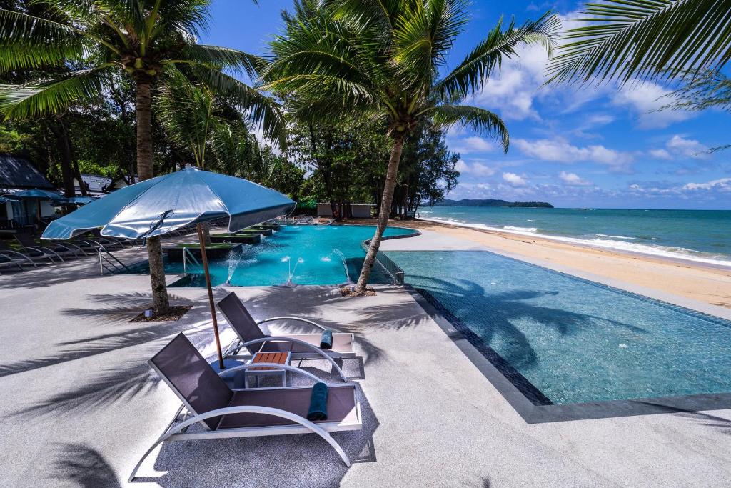 Bazén v ubytování Khaolak Emerald Beach Resort and Spa nebo v jeho okolí