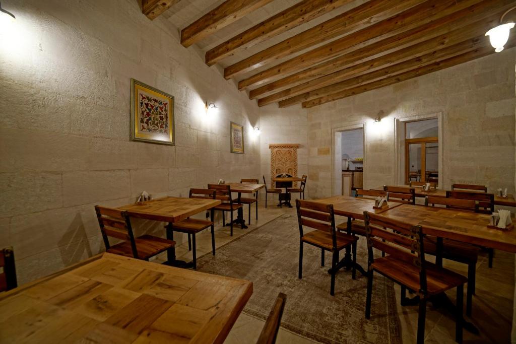 Restaurace v ubytování Design Cave Hotel