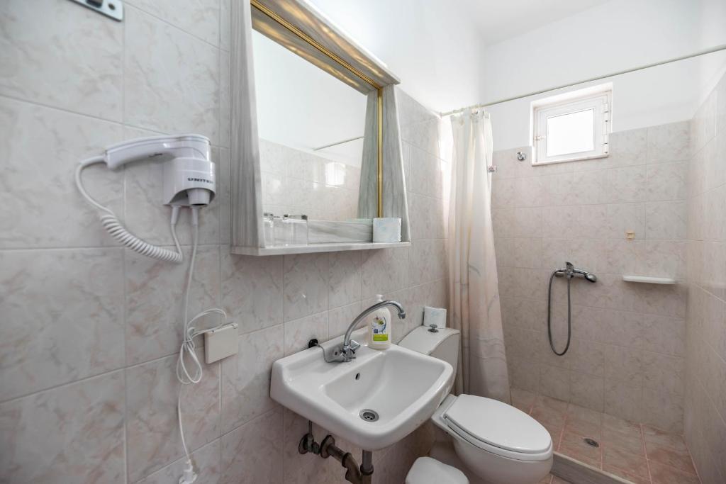 Koupelna v ubytování Hotel Ikaros