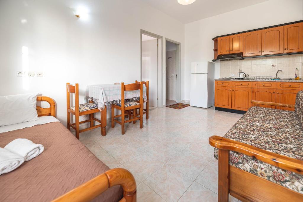 Kuchyň nebo kuchyňský kout v ubytování Hotel Ikaros
