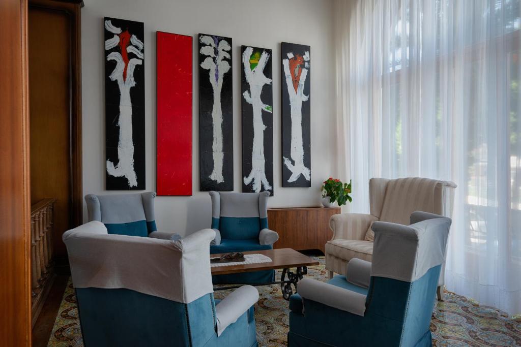Część wypoczynkowa w obiekcie Grand Hotel Excelsior