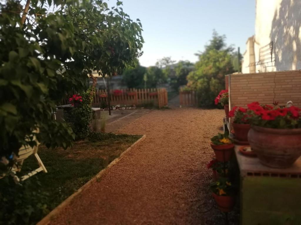 Zahrada ubytování Boleta A 5 minutos de León, casa con jardín